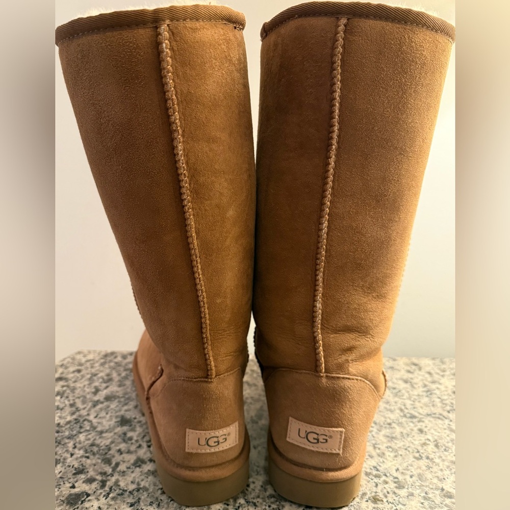 UGG Classic Tall ll Tan Suede Boots New condition - Picture 4 of 8